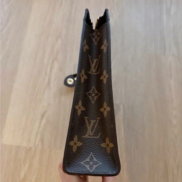 Louis Vuitton Limited Edition Pochette Voyage MM Monogram Eclipse Pacific Blue - Picture 5 of 16